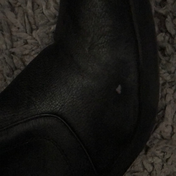 Guess boots! - Picture 3 of 4